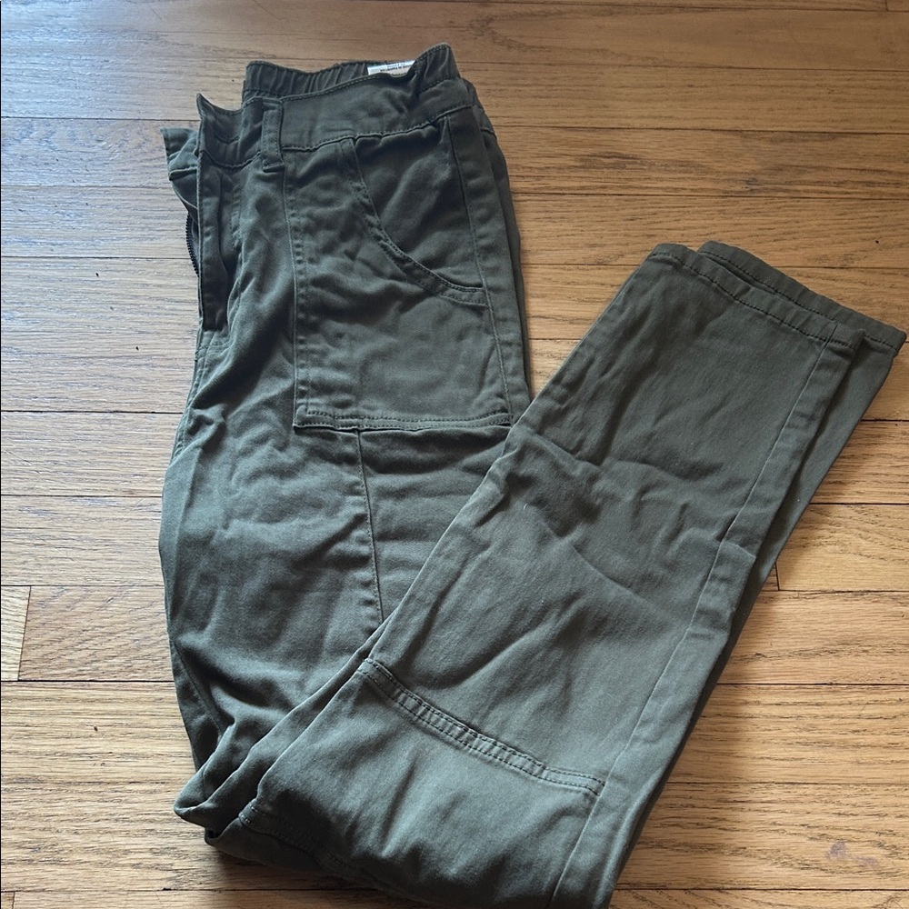 Women’s Green Casual Pants